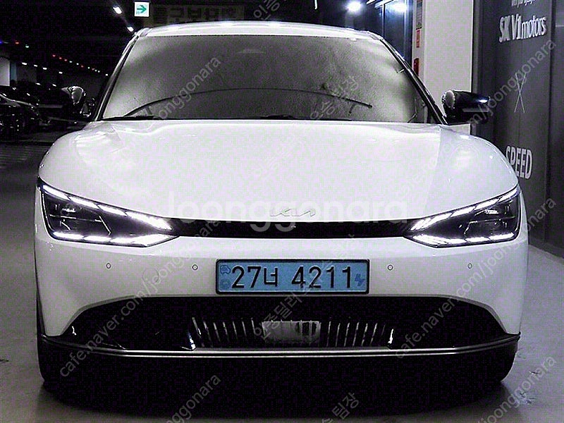 EV6 중고 EV6 중고차 흰색 2022년식 57,749km 롱레인지 AWD 어스 중고차 구입대행--2